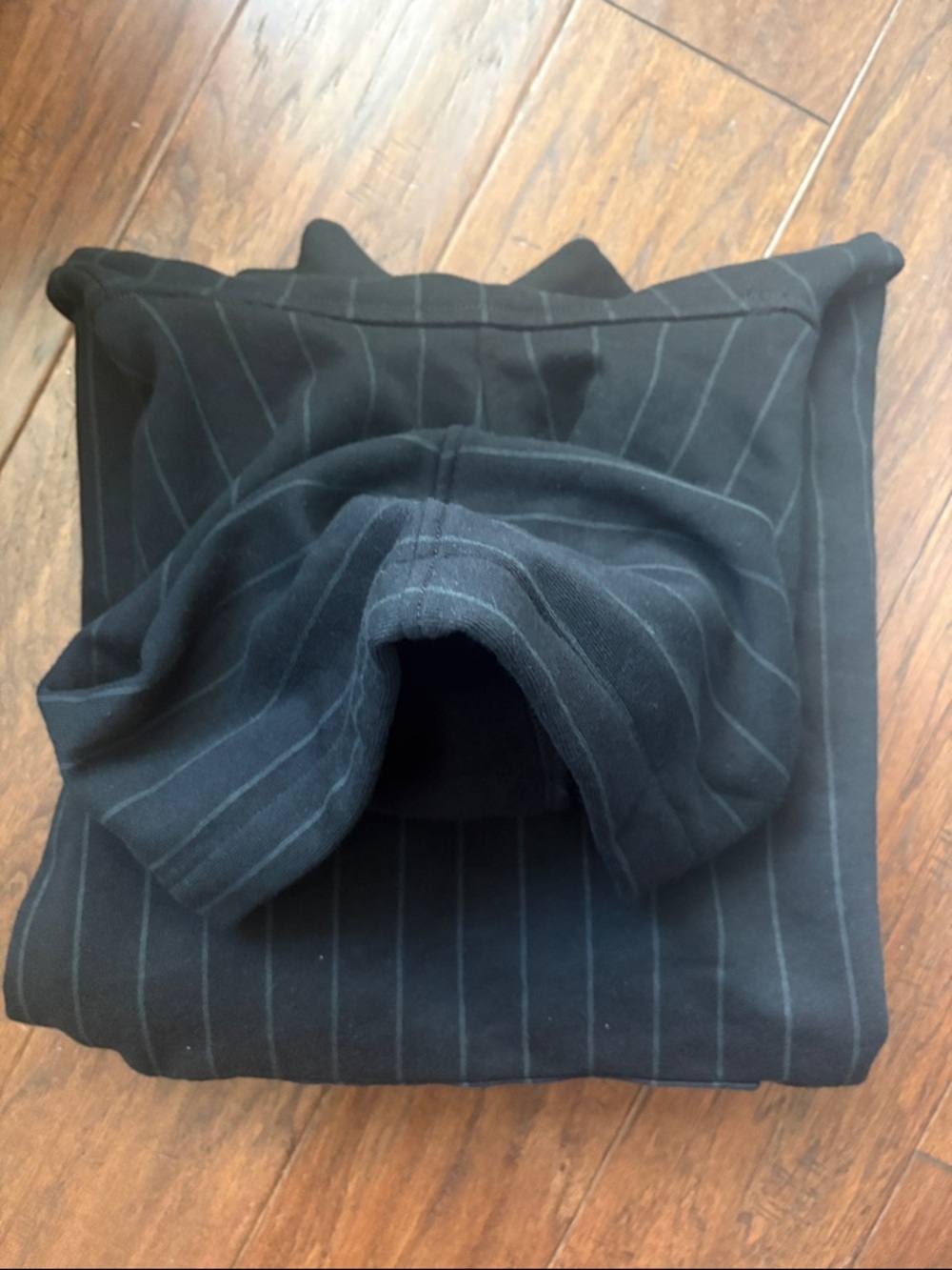 (#19) Alo Yoga Pinstripe Hoodie -black - Picture 6 of 8